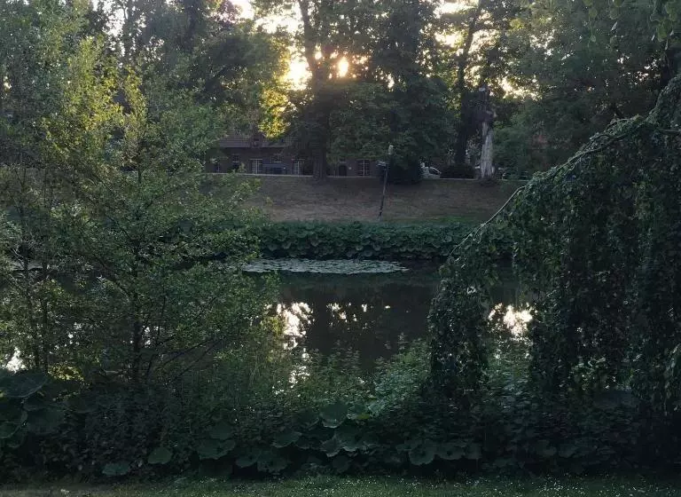 تختخواب و صبحانه Break@bruges