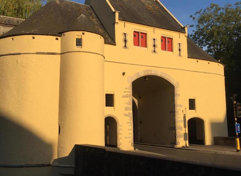 تختخواب و صبحانه Break@bruges