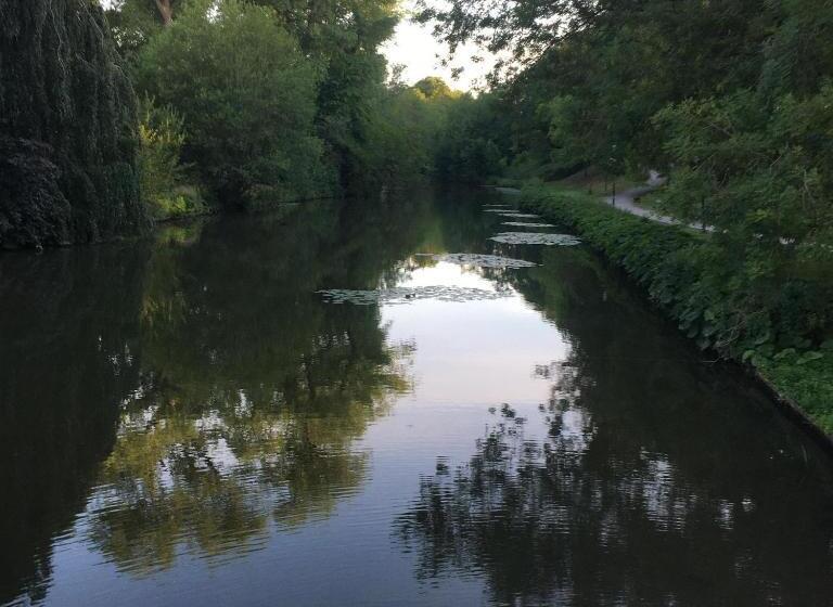 تختخواب و صبحانه Break@bruges