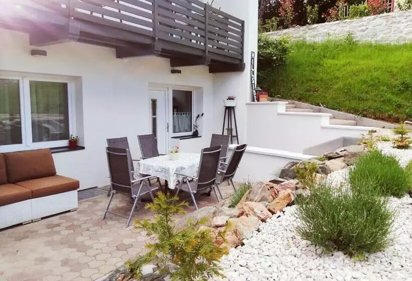 Aamiaismajoitus (B&B) Hillside Rooms