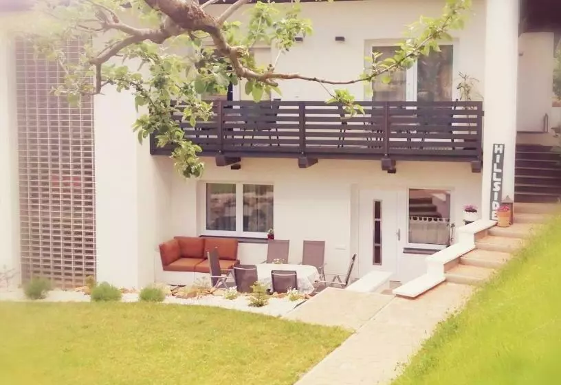 Aamiaismajoitus (B&B) Hillside Rooms