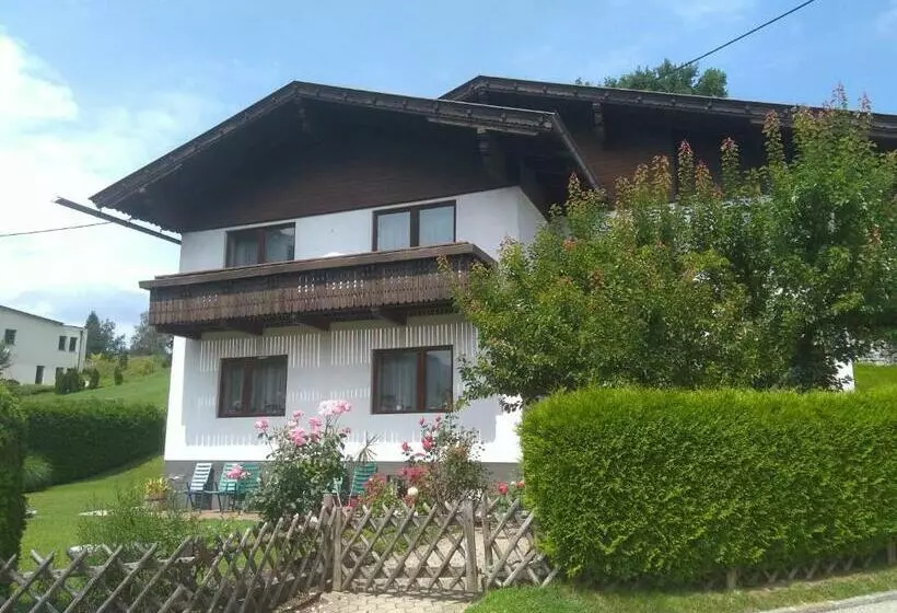 Aamiaismajoitus (B&B) Hillside Rooms