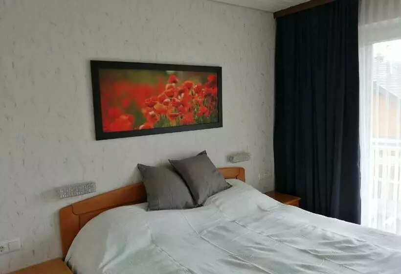 Aamiaismajoitus (B&B) Hillside Rooms