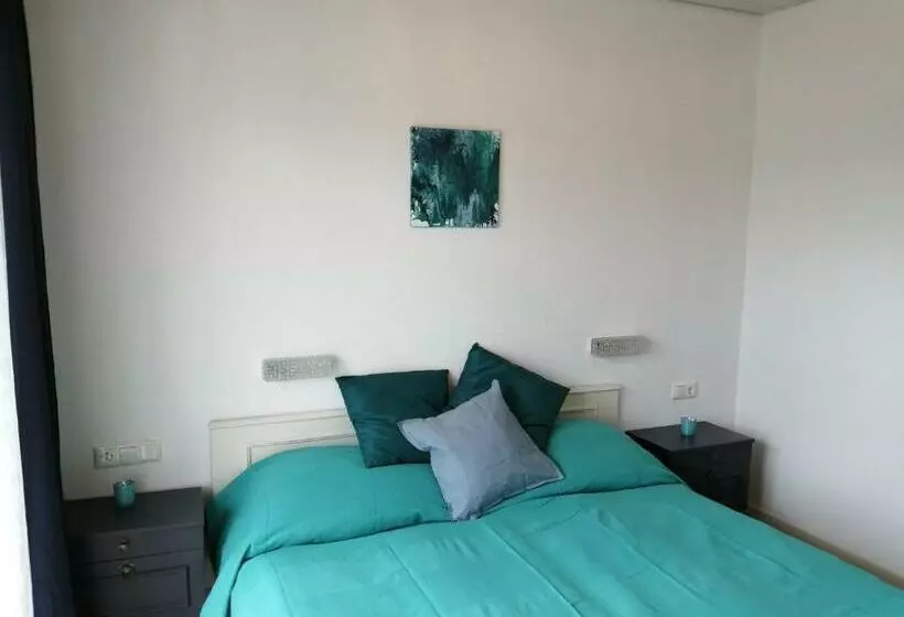 Aamiaismajoitus (B&B) Hillside Rooms