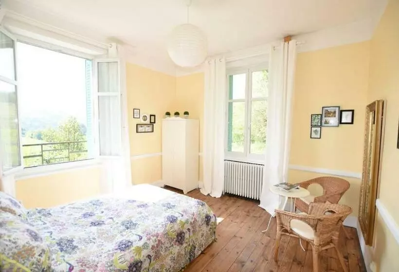 Aamiaismajoitus (B&B) Le Coteau D Olliergues