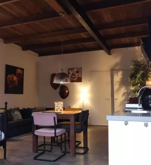 Aamiaismajoitus (B&B) Luxe Bloemenzicht 4 Personen, Bnb, 10 Minuten Van Zee