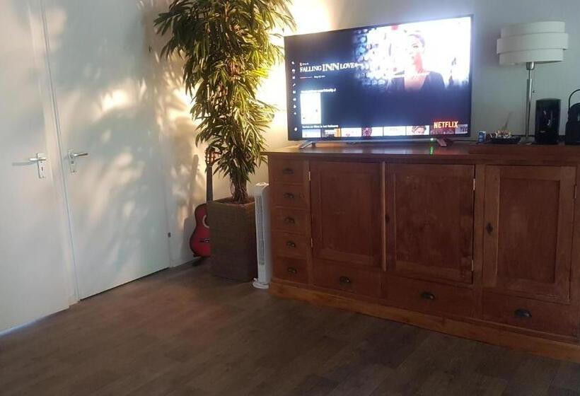 ベッドアンドブレックファースト Luxe Bloemenzicht 4 Personen, Bnb, 10 Minuten Van Zee