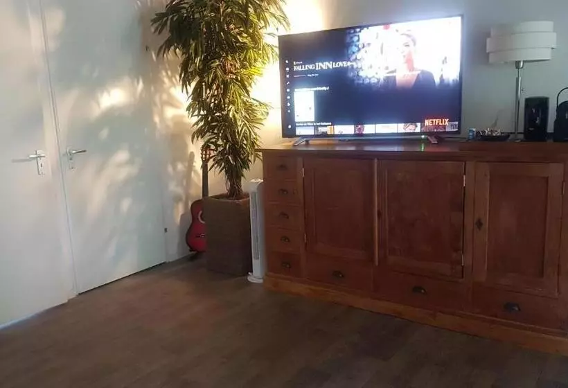 Aamiaismajoitus (B&B) Luxe Bloemenzicht 4 Personen, Bnb, 10 Minuten Van Zee