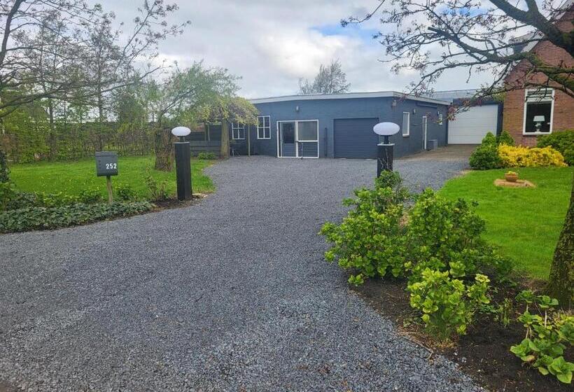 ベッドアンドブレックファースト Luxe Bloemenzicht 4 Personen, Bnb, 10 Minuten Van Zee