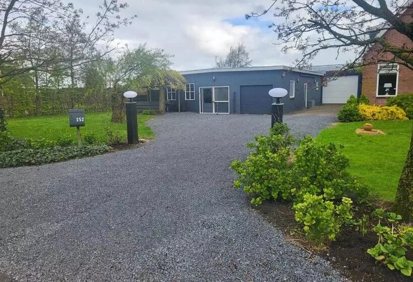 Aamiaismajoitus (B&B) Luxe Bloemenzicht 4 Personen, Bnb, 10 Minuten Van Zee