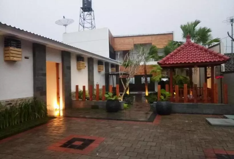 Hotel Fredelia Homestay
