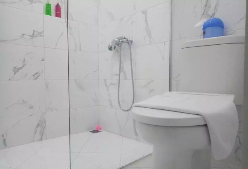 Hotel Fredelia Homestay