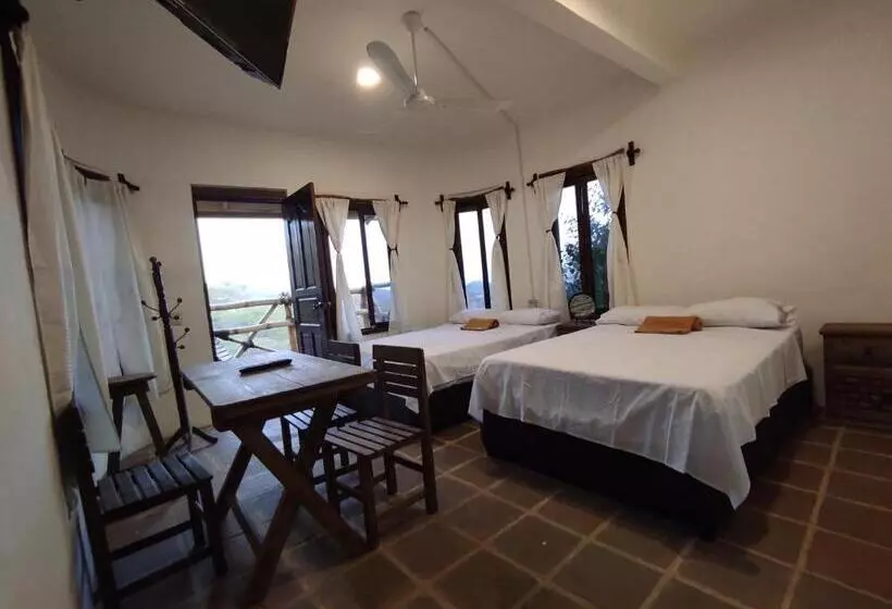 ホテル Quinto Sol