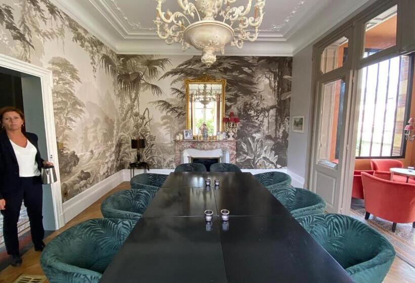 ペンション Maison Blanche Chartres   Maison D Hôtes 5 étoiles