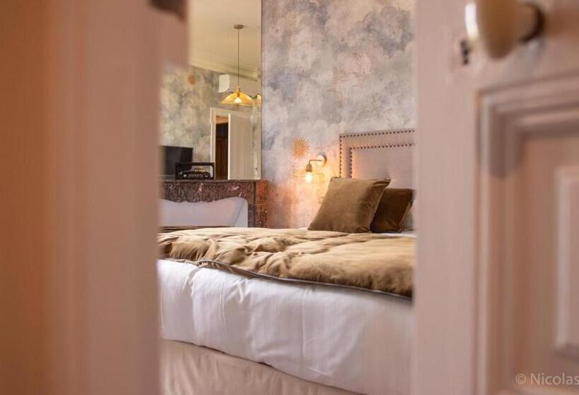 ペンション Maison Blanche Chartres   Maison D Hôtes 5 étoiles