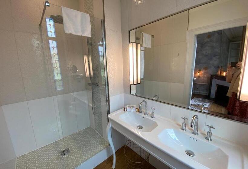 ペンション Maison Blanche Chartres   Maison D Hôtes 5 étoiles