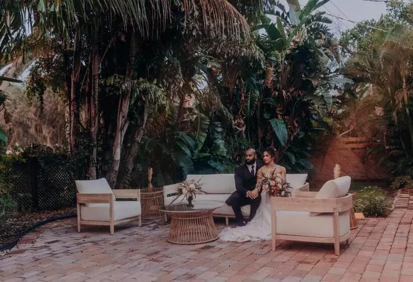 هتل Manatee Palms