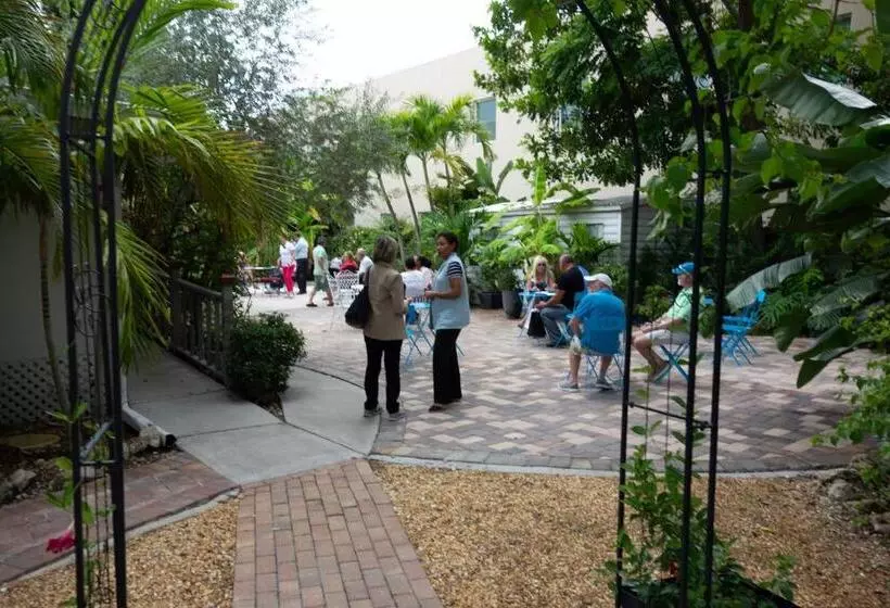 هتل Manatee Palms