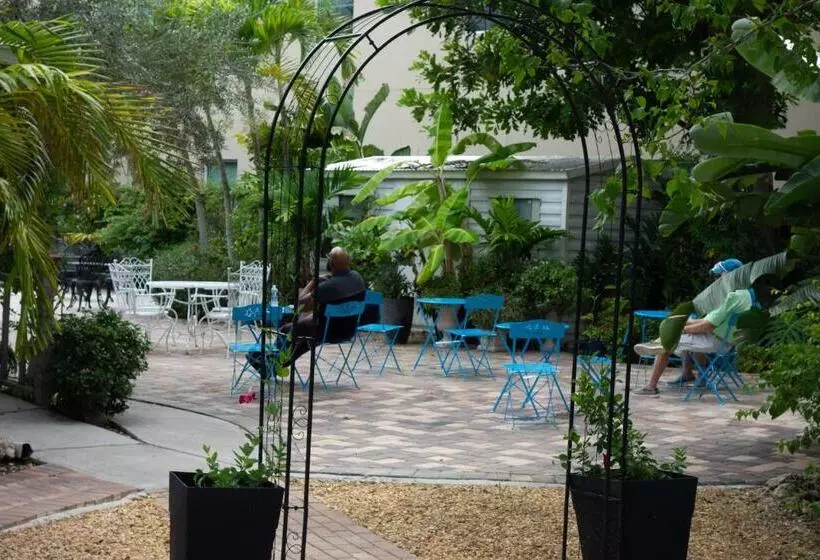 هتل Manatee Palms