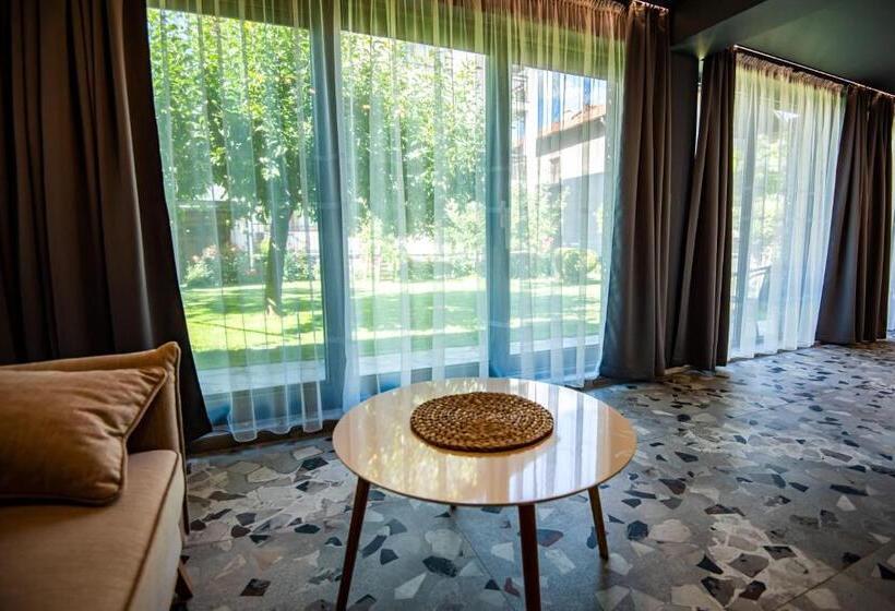 פנסיון Guest House 7