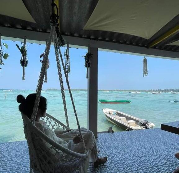 پانسیون Loyal Friend Hostel Karimunjawa