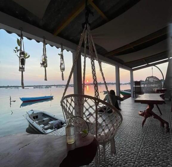 پانسیون Loyal Friend Hostel Karimunjawa