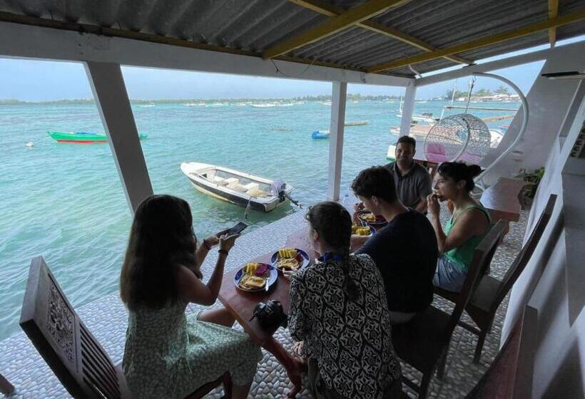 پانسیون Loyal Friend Hostel Karimunjawa