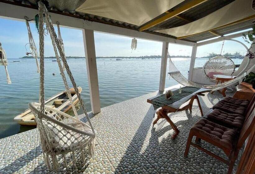 پانسیون Loyal Friend Hostel Karimunjawa