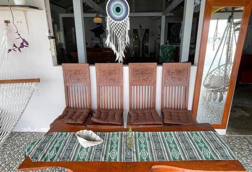 پانسیون Loyal Friend Hostel Karimunjawa