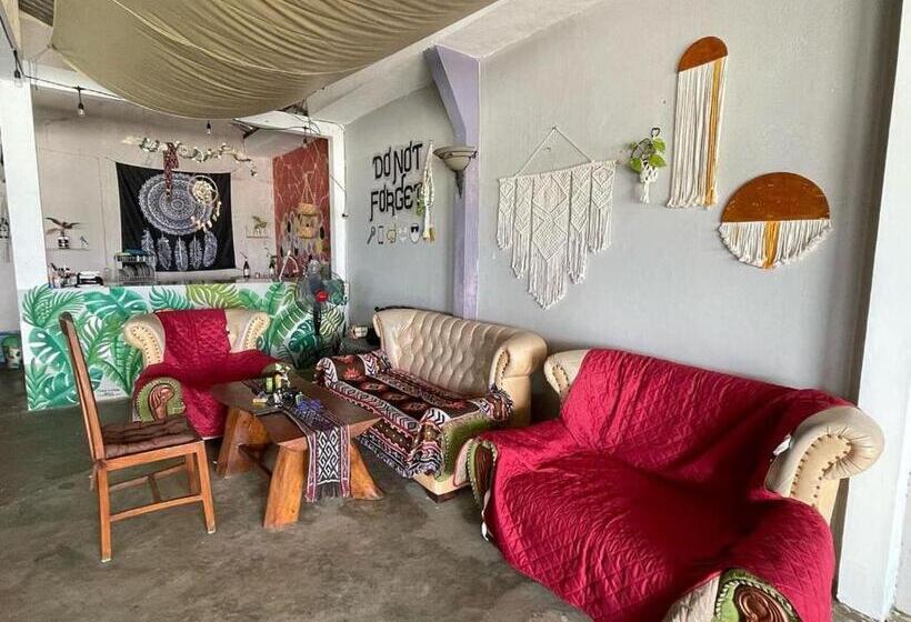 پانسیون Loyal Friend Hostel Karimunjawa