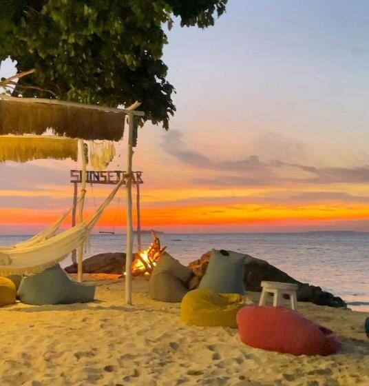 پانسیون Loyal Friend Hostel Karimunjawa