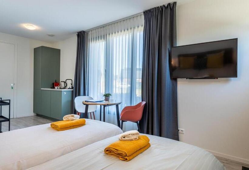 ペンション Roosjesweg 2 Gastenkamer Met Parkeerplaats En Terras Eg