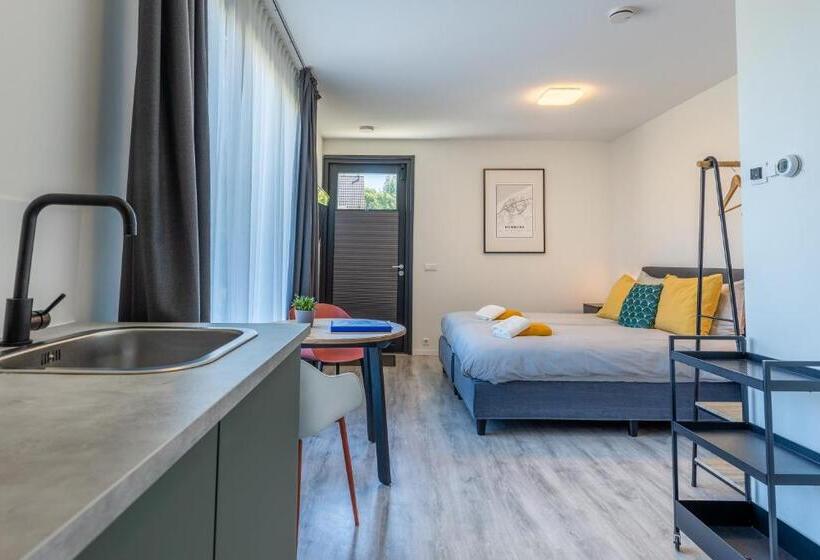 ペンション Roosjesweg 2 Gastenkamer Met Parkeerplaats En Terras Eg