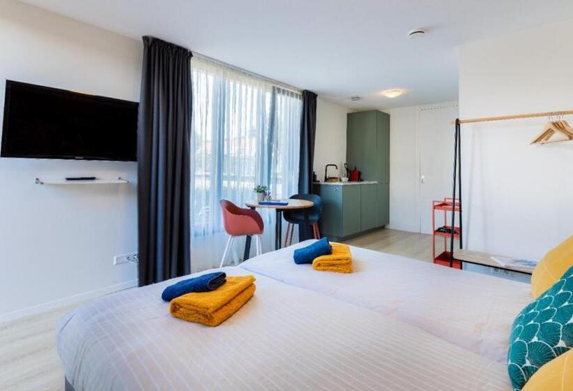 ペンション Roosjesweg 2 Gastenkamer Met Parkeerplaats En Terras Eg