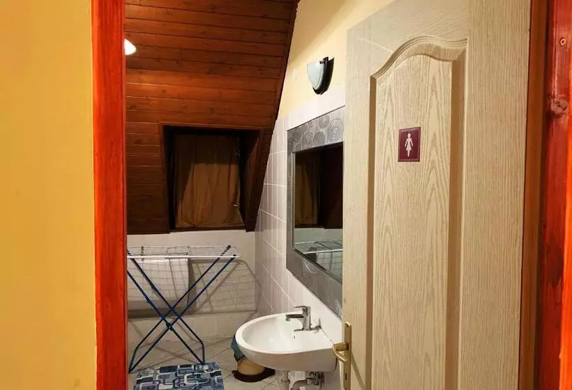 Aamiaismajoitus (B&B) Koloska Apartmanház