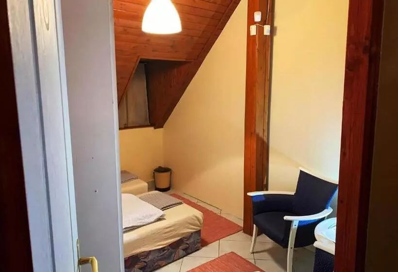 Aamiaismajoitus (B&B) Koloska Apartmanház