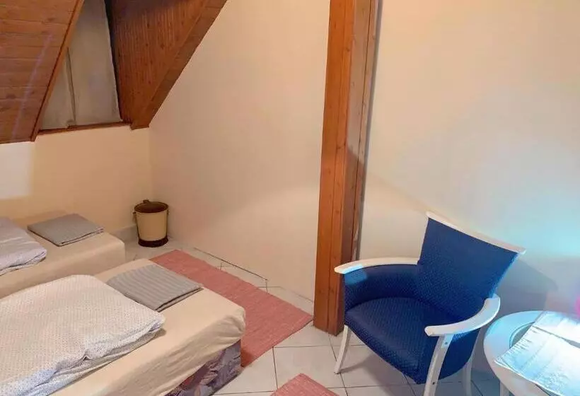 Aamiaismajoitus (B&B) Koloska Apartmanház