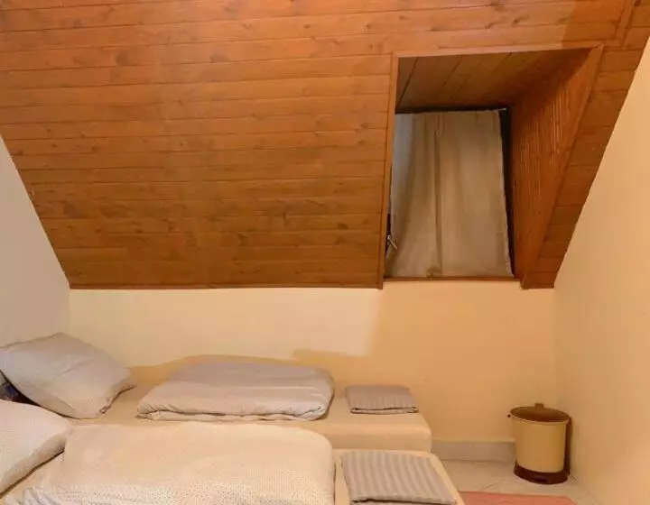 Aamiaismajoitus (B&B) Koloska Apartmanház