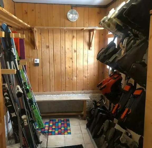 پانسیون Chalet Le Cordava