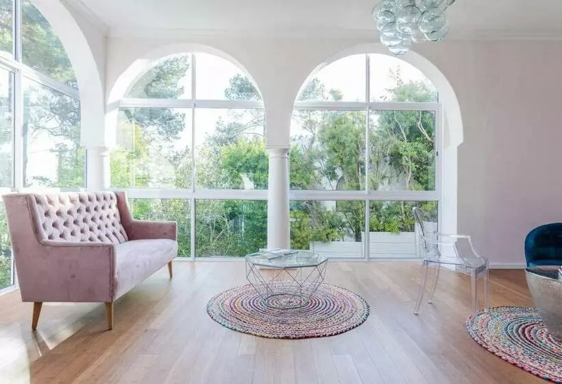 Majatalo The Views Guesthouse