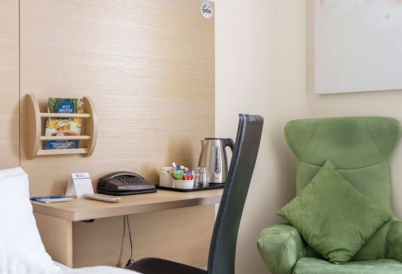 בית מלון כפרי Best Western Leto Arena