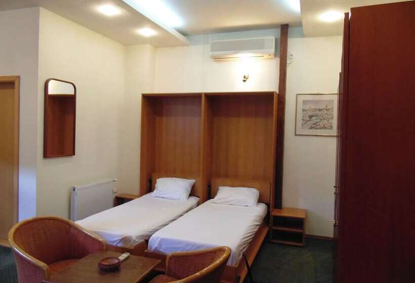 בית מלון כפרי Curtea Brasoveana