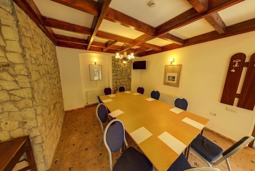 בית מלון כפרי Curtea Brasoveana