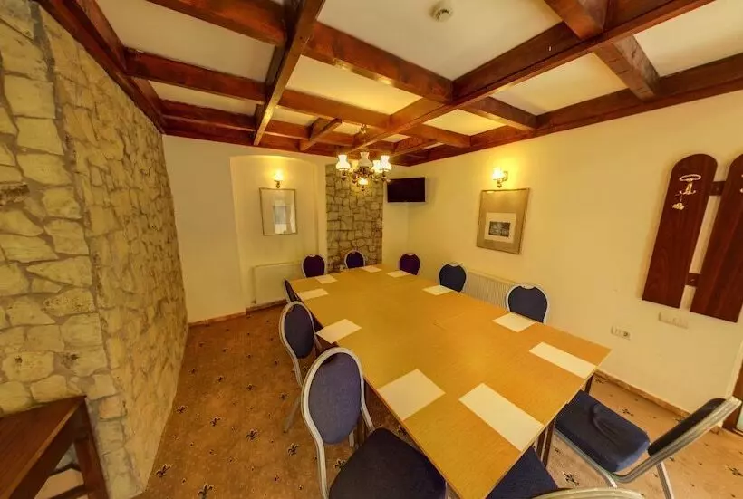 Отель Curtea Brasoveana