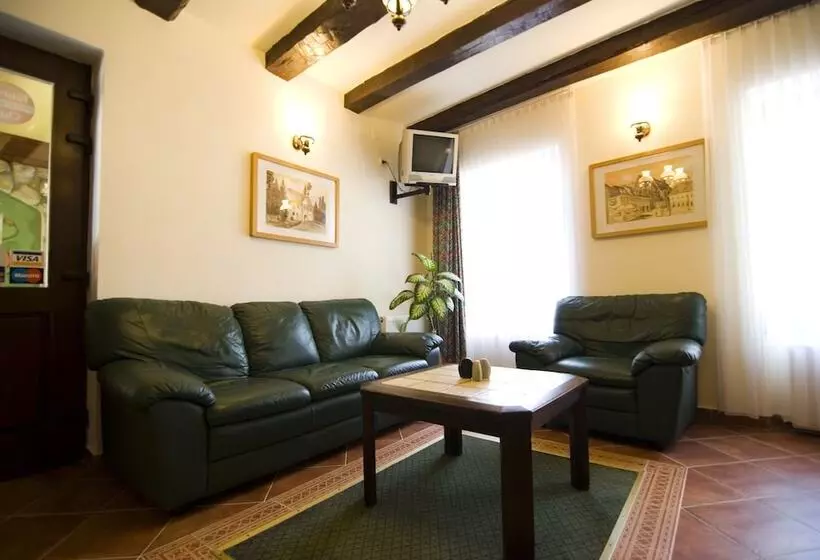 Отель Curtea Brasoveana