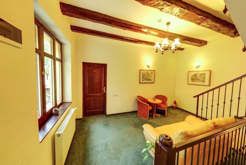 בית מלון כפרי Curtea Brasoveana