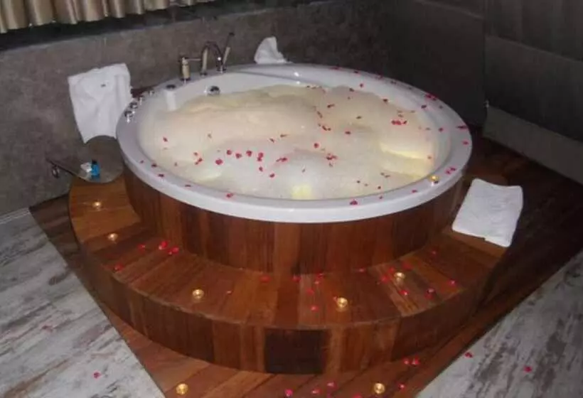 בית מלון כפרי Golden Palas