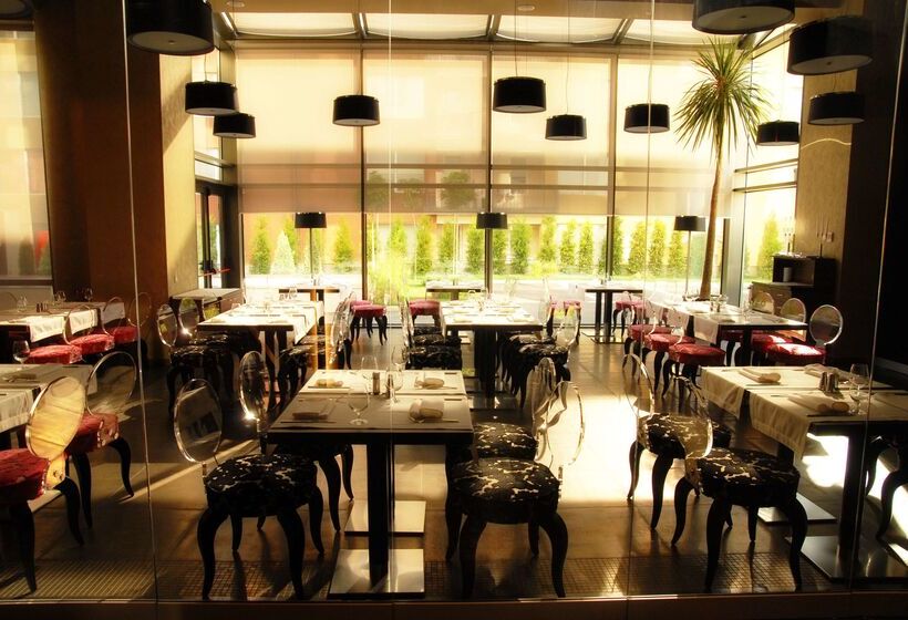 ホテル Golden Tulip Ana Dome