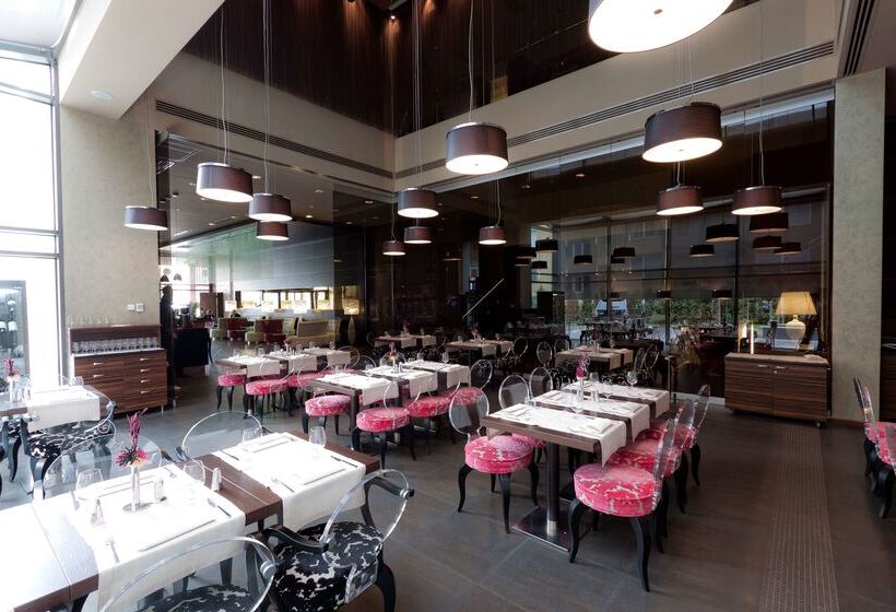 ホテル Golden Tulip Ana Dome