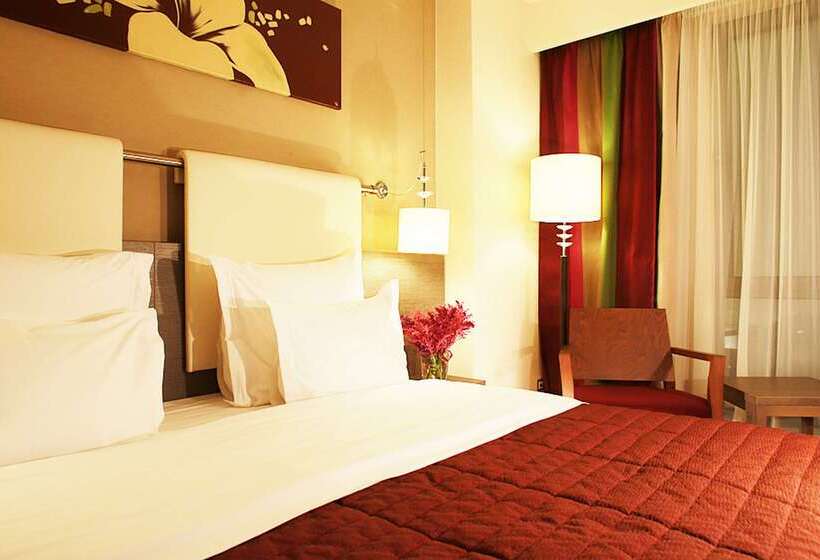 ホテル Golden Tulip Ana Dome